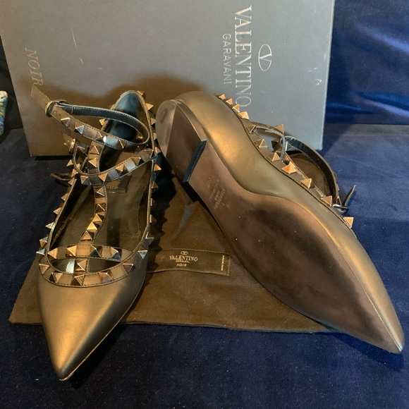 VALENTINO GARAVANI Gunmetal Rockstud Caged Flats Noir leather Flat Size 35 NIB - Picture 4 of 9